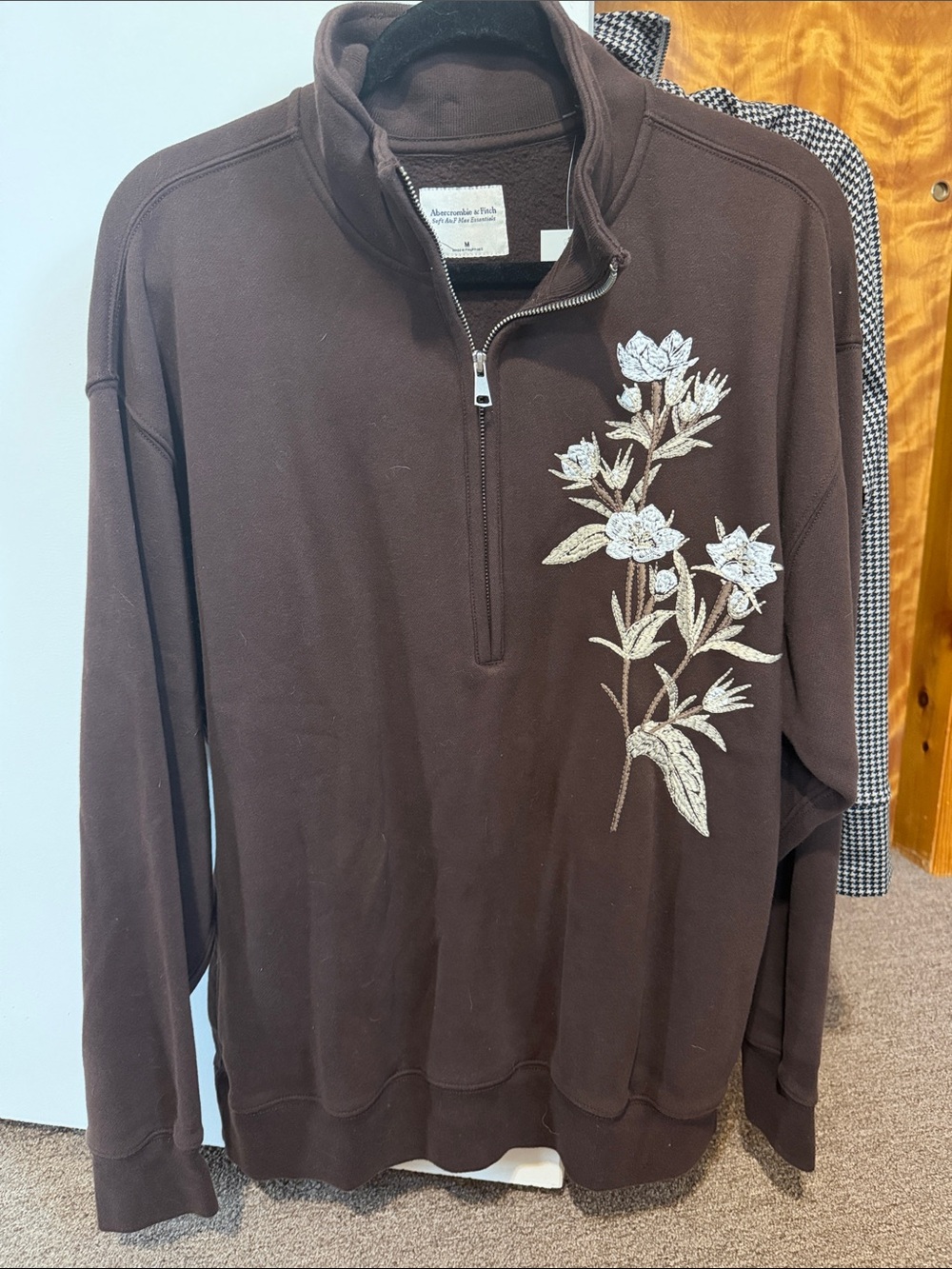 Abercrombie & Fitch Brown Quarter-Zip Sweater with White Floral Embroidery